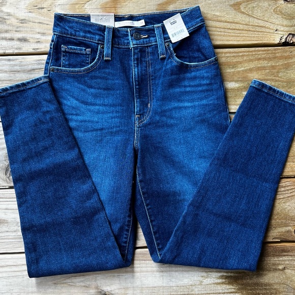 Levi’s Size 24 x 29 High Waisted Mom Dark Wash Tapered Leg Woman’s Jeans NWT - Picture 2 of 13